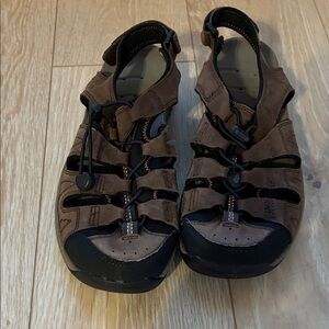 Abeo Men's Tan and Black Sandals